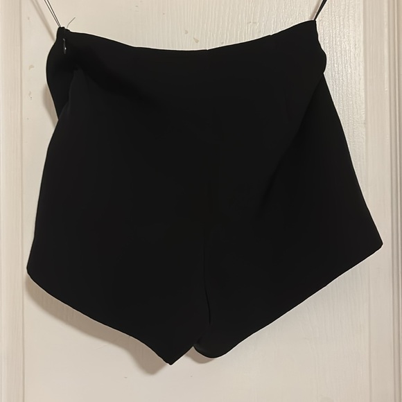 Selling black mini skirt perfect for a night out!
Brand:Primark
Size: US 0 - Picture 2 of 2